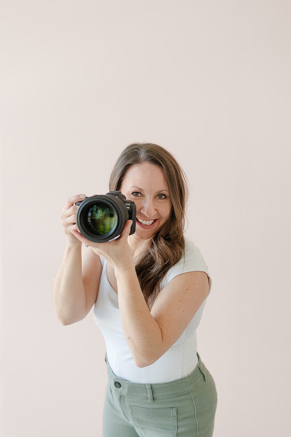 picture of Jamie Herrera Photographer holding a camera